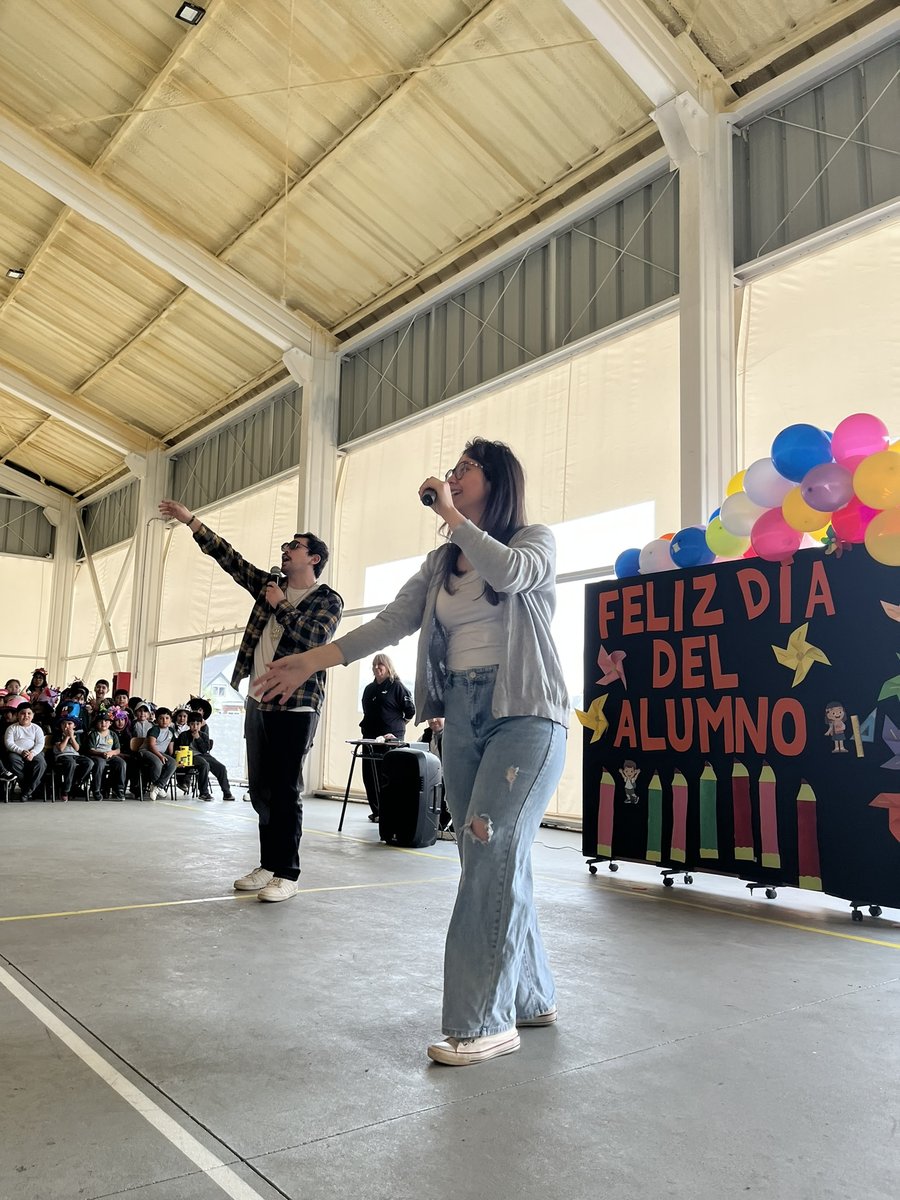 Presentación artística en el gimnasio